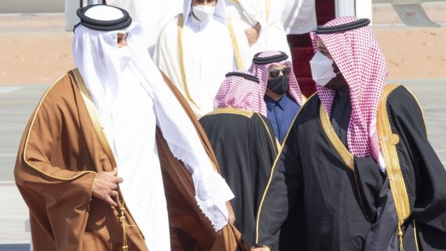 الصورة للأمير تميم بن حمد أمير قطر ، و الأمير محمد بن سلمان بعد المصالحة الخليجية